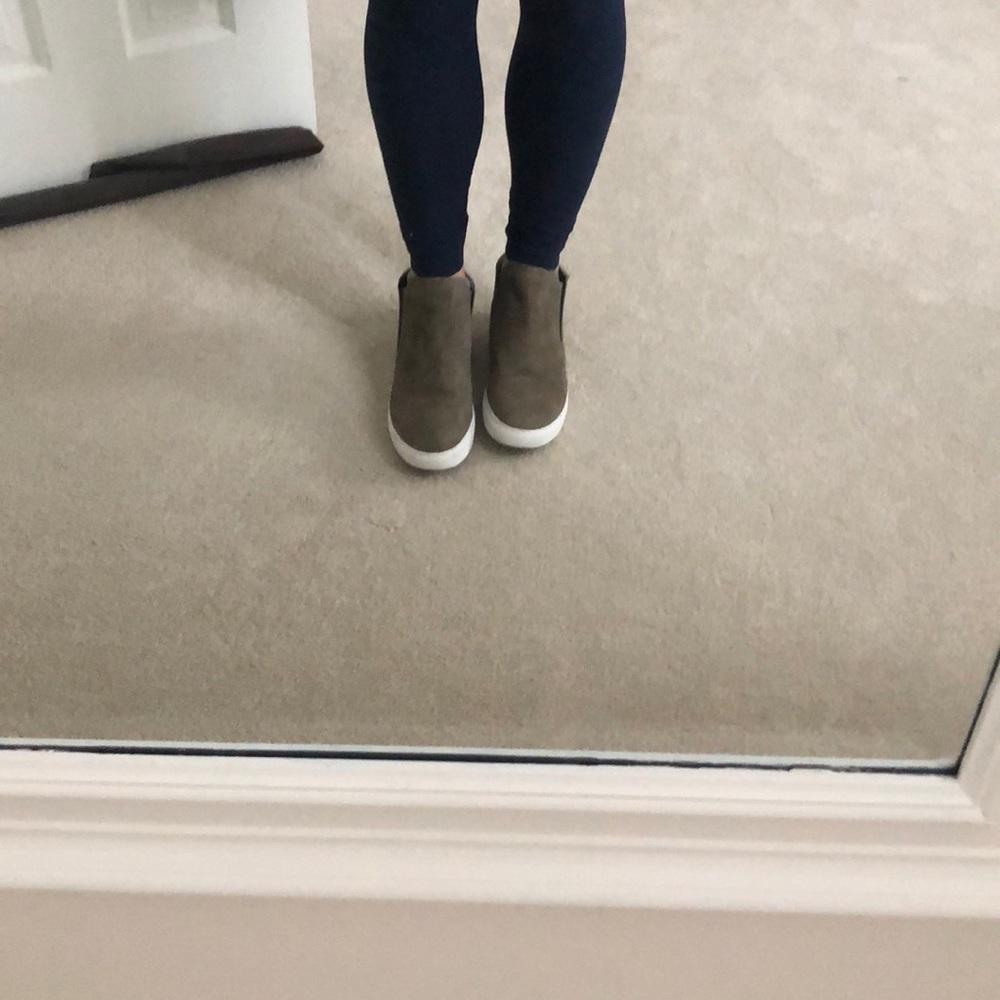 Kenneth Cole slip on sneakers